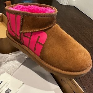 Woman’s classic UGG ultra mini chopd